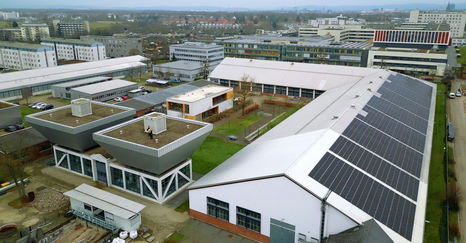 Photovoltaikanlage der Bundesanstalt für Wasserbau (BAW) in Karlsruhe von oben